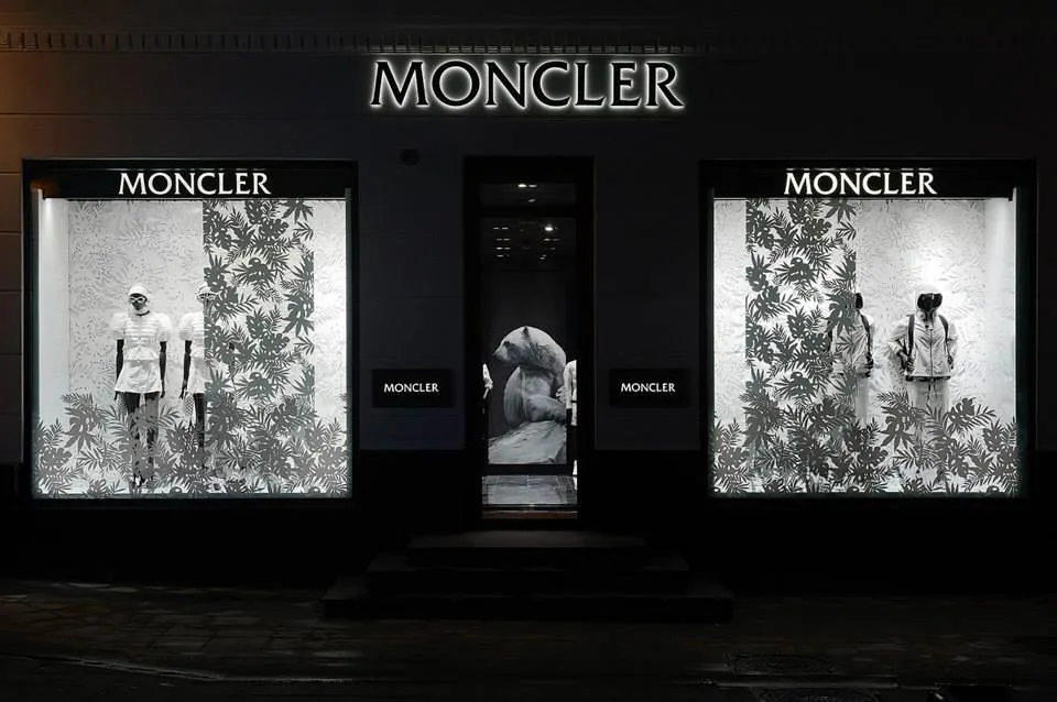 Moncler — installazioni per boutique luxury — Foto del progetto 2