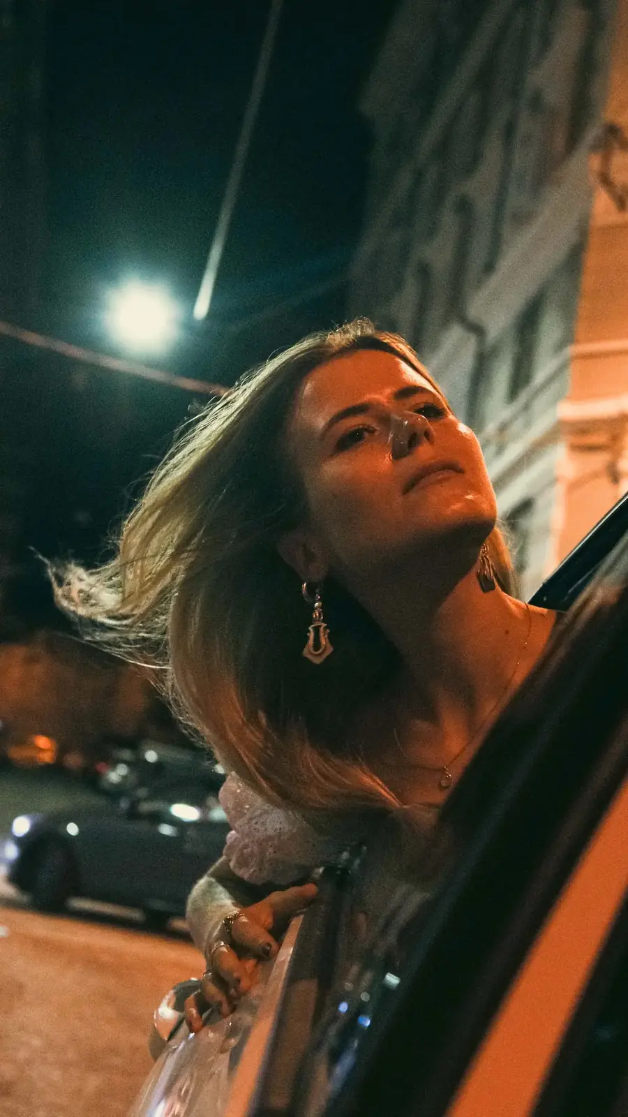 Natural portrait in the warm lights of Turin at night